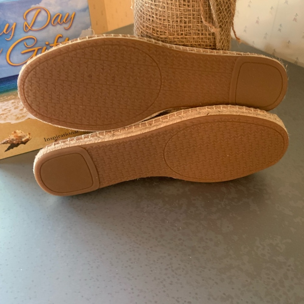 Michael KORS, NEW NEVER WORN,,Keli espadrilles, Leather upper, size 7 Medium. - Picture 9 of 10